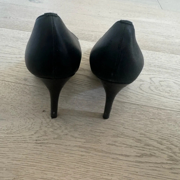 Max Studio black leather heels size 6.5 - Picture 6 of 7